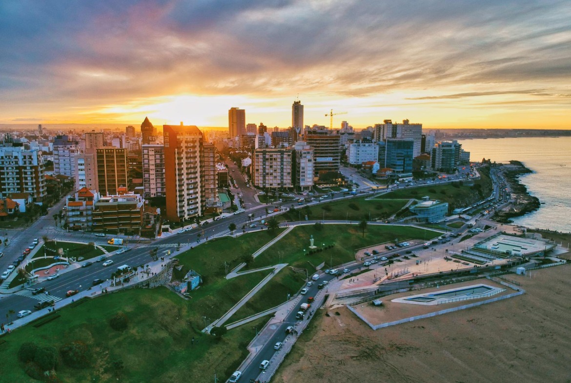 2 amb c/ dep en torre alta con vista al mar y cochera cubierta – Edificio Dalai Centro