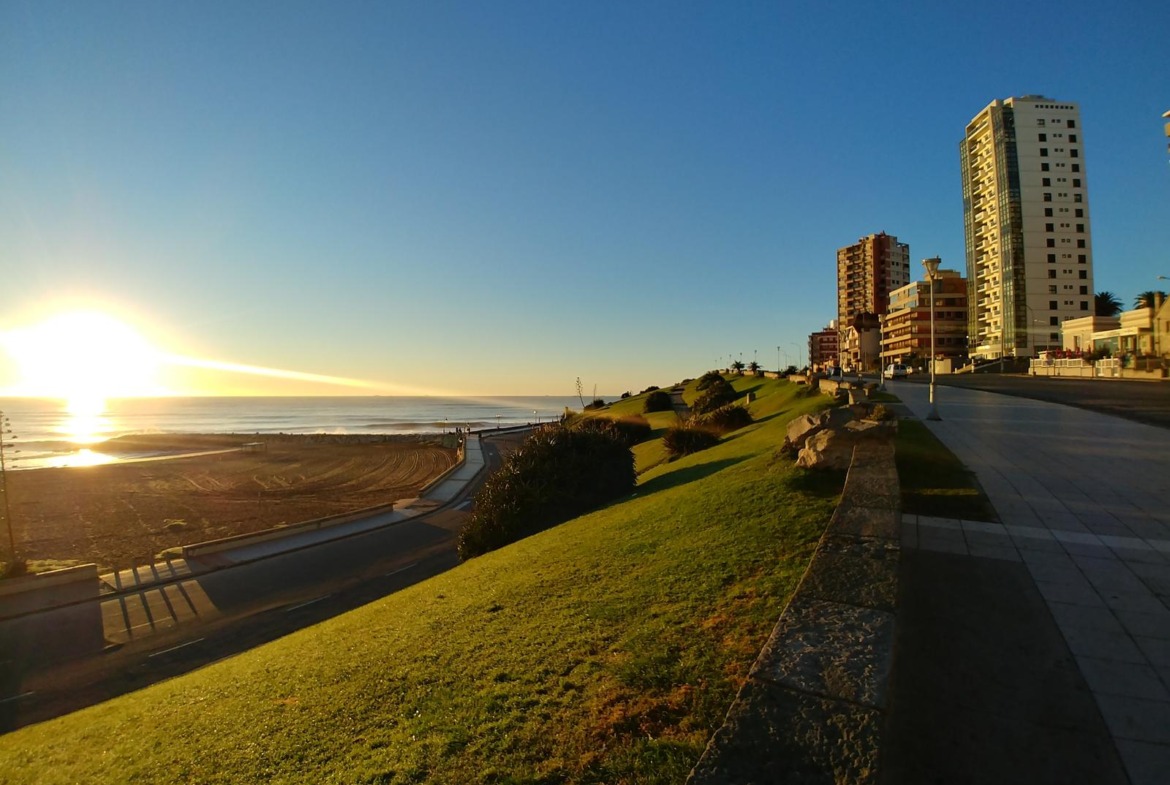 2 amb c/ dep en torre alta con vista al mar y cochera cubierta – Edificio Dalai Centro