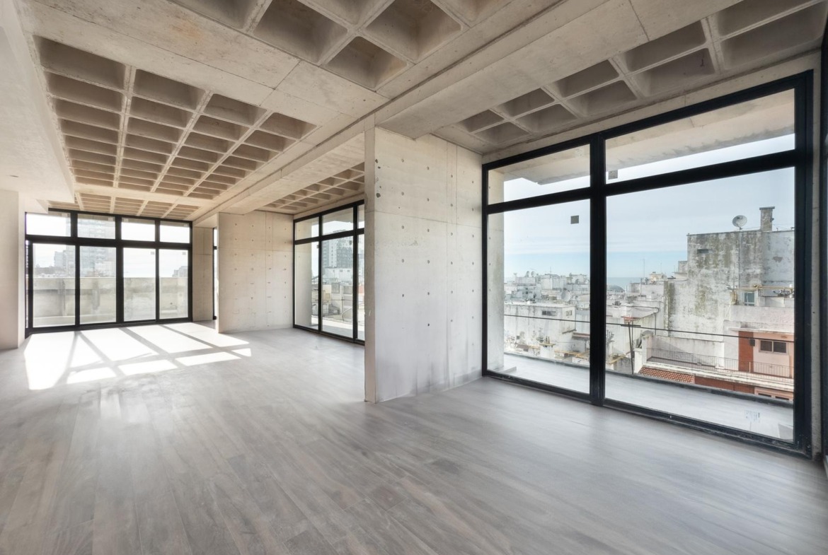 Dpto 2 ambientes al frente con balcón y vista al mar – Cochera cubierta – Edificio Dalai Centro