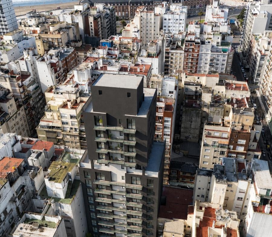 Dpto 2 ambientes al frente con balcón y vista al mar – Cochera cubierta – Edificio Dalai Centro