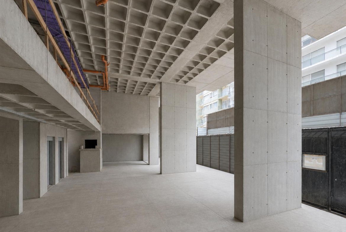 Dpto 2 ambientes al frente con balcón y vista al mar – Cochera cubierta – Edificio Dalai Centro