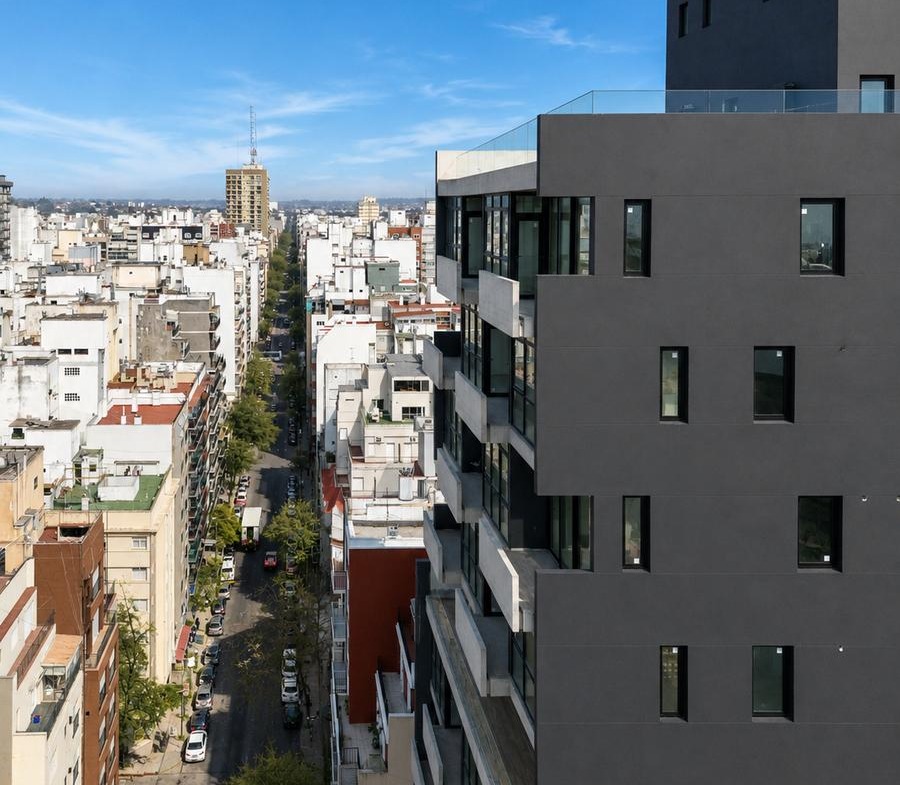 Dpto 2 ambientes al contrafrente abierto con balcón y cochera cubierta – Edificio Dalai Centro