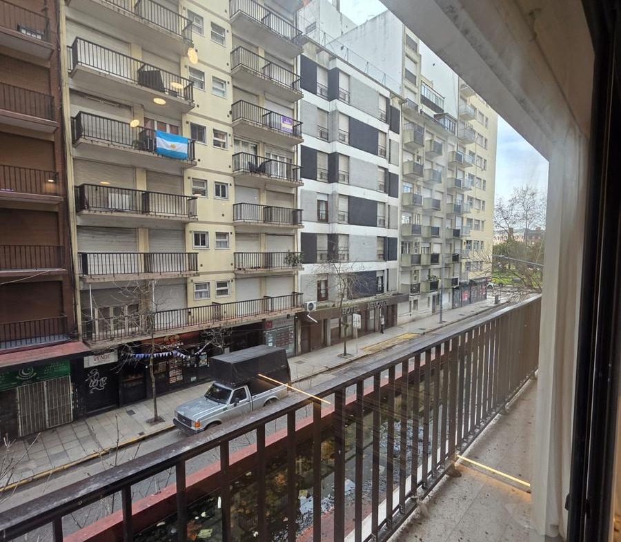 Departamento 2 ambientes reciclado en Plaza Colon