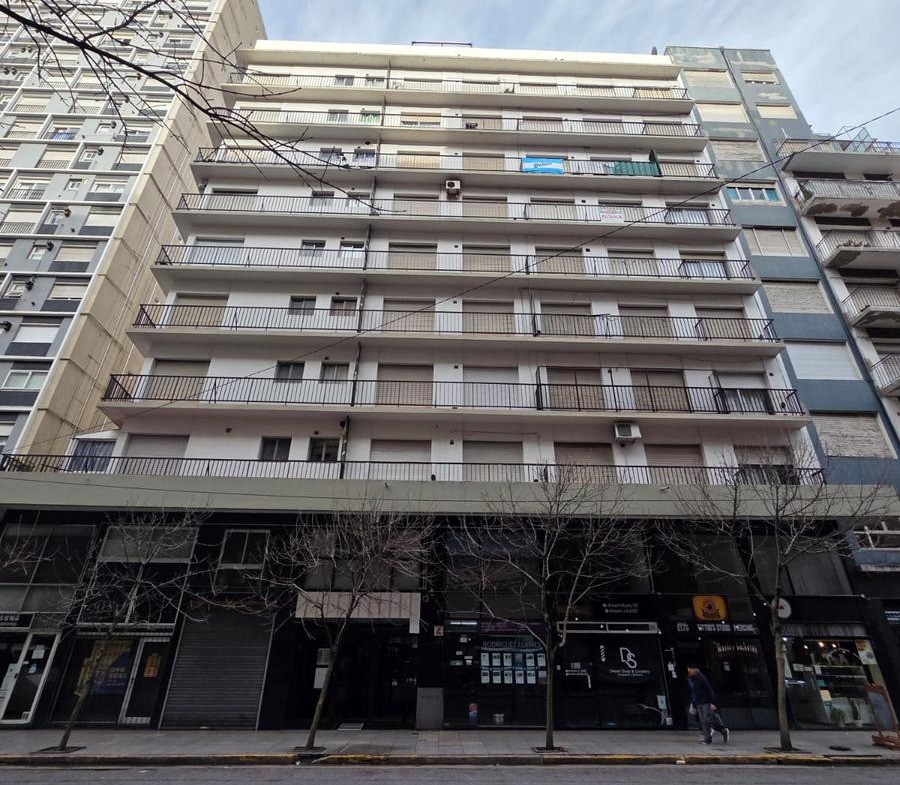 Departamento 2 ambientes reciclado en Plaza Colon