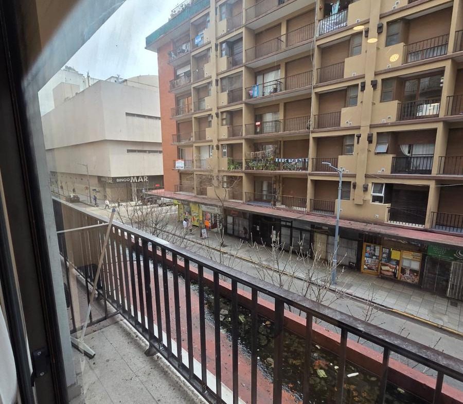 Departamento 2 ambientes reciclado en Plaza Colon
