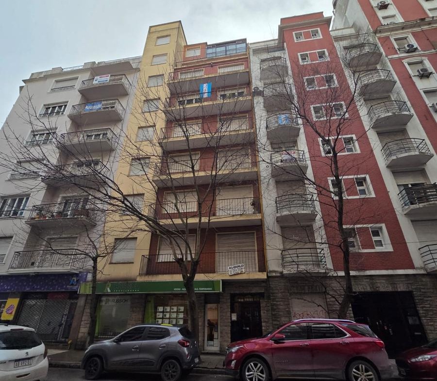 Departamento 3 ambientes reciclado en zona Centro