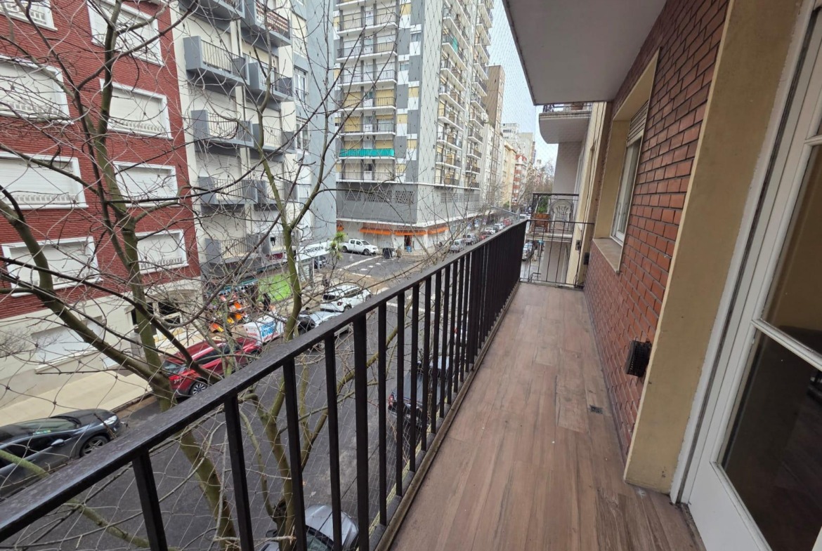 Departamento 3 ambientes reciclado en zona Centro