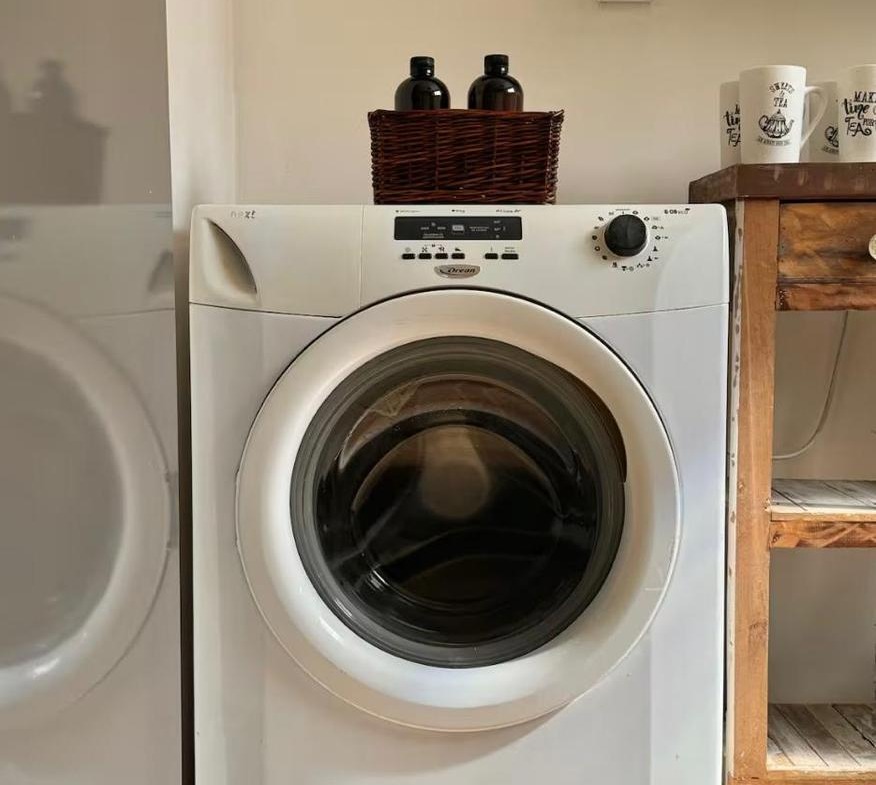 Venta Dpto 3 ambientes con dependencia al frente, reciclado y amoblado – Plaza Mitre