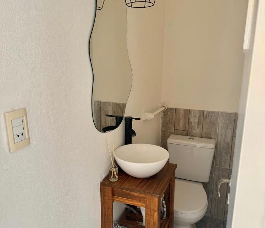 Venta Dpto 3 ambientes con dependencia al frente, reciclado y amoblado – Plaza Mitre