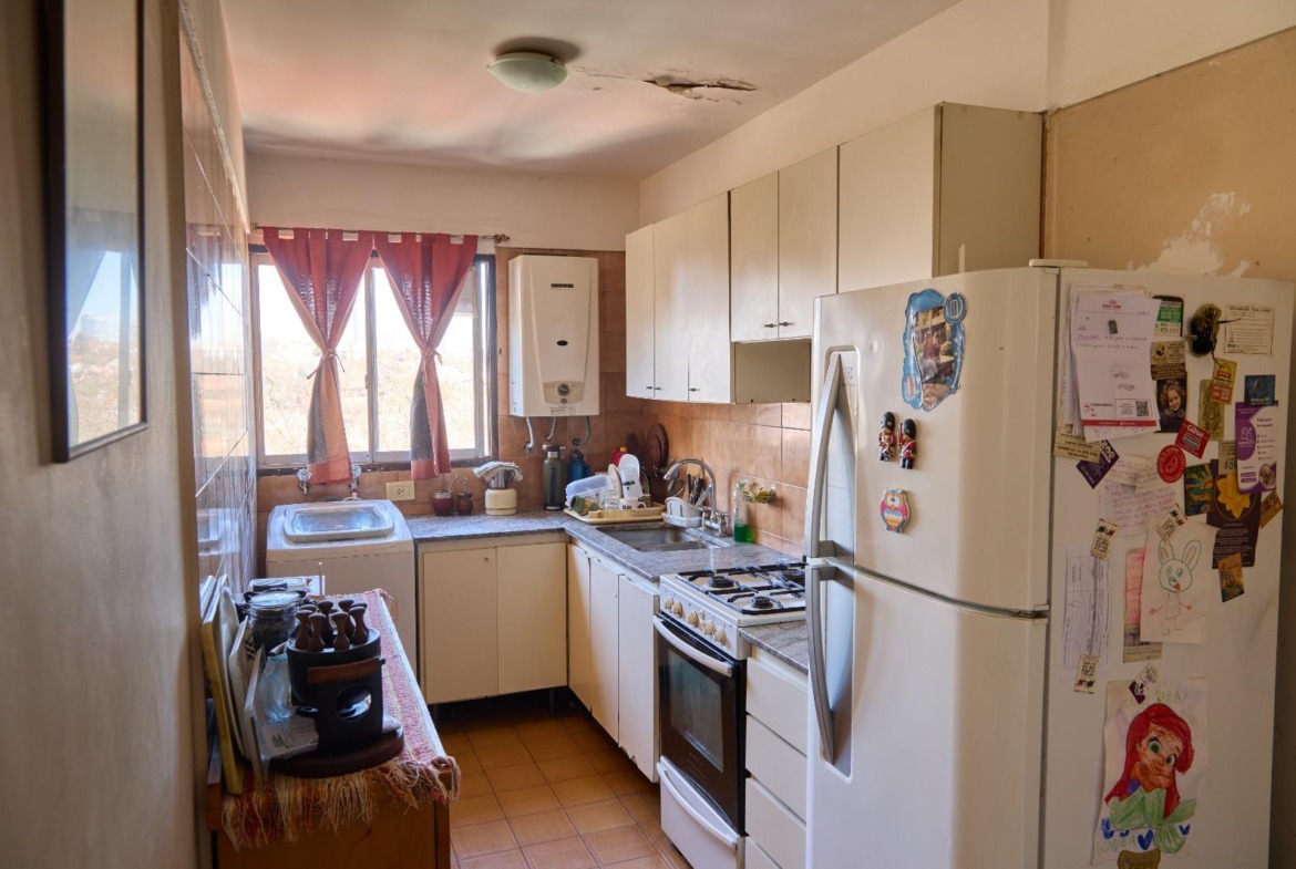 Departamento 3 ambientes con cochera cubierta y baulera en Guemes