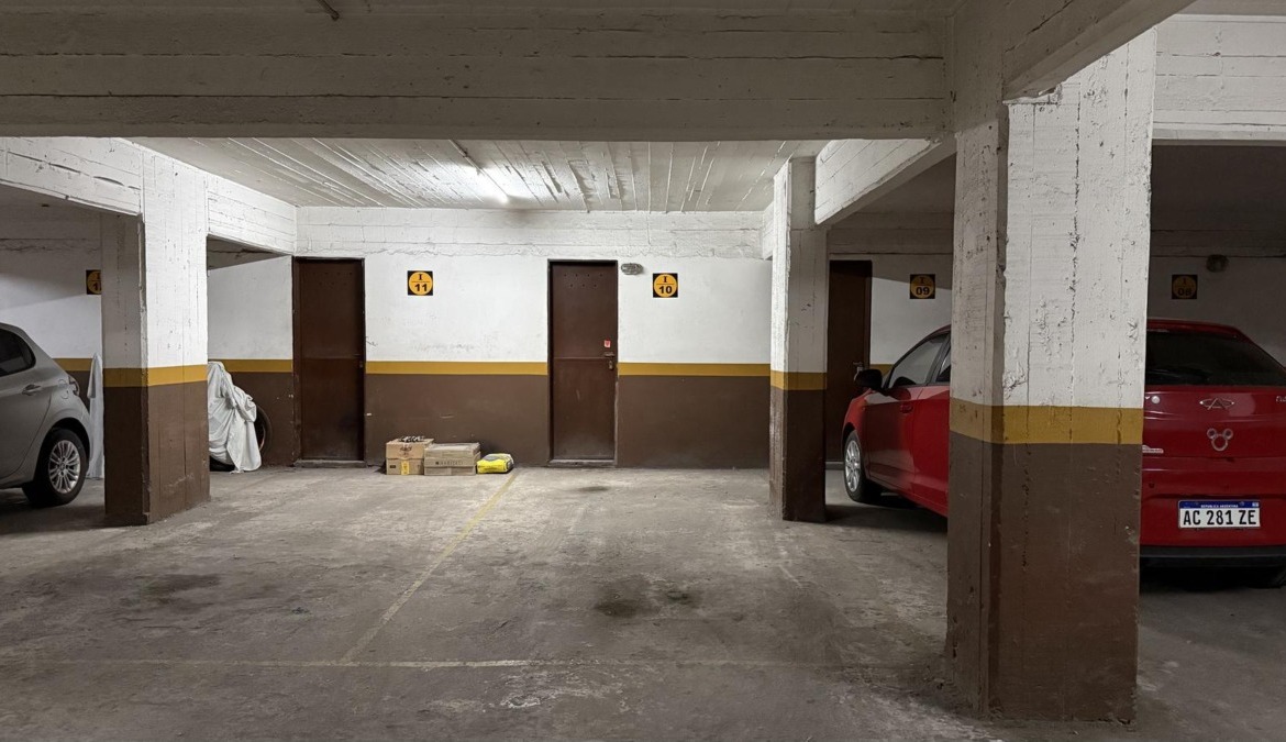 Departamento 3 ambientes con cochera cubierta y baulera en Guemes