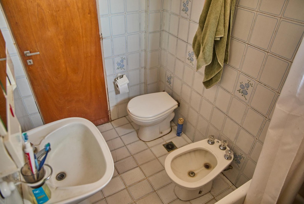 Departamento 3 ambientes con cochera cubierta y baulera en Guemes