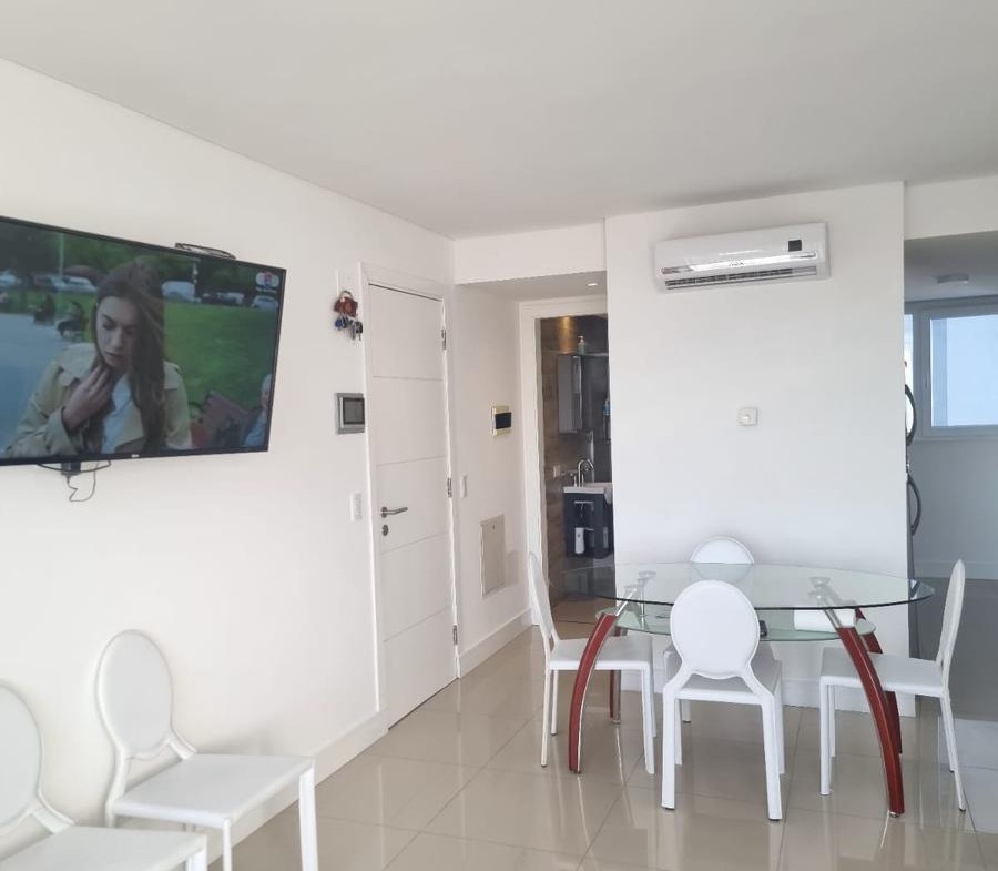 Venta Monoambiente con vista abierta y balcón a la calle