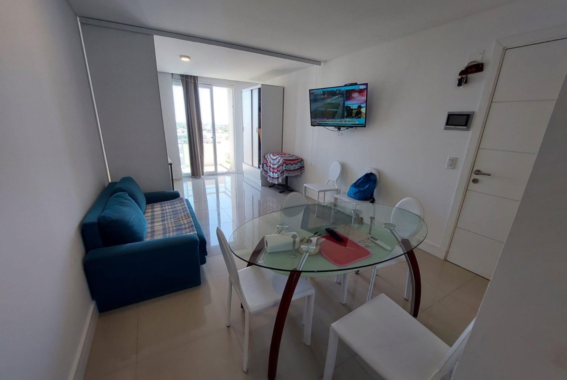 Venta Monoambiente con vista abierta y balcón a la calle