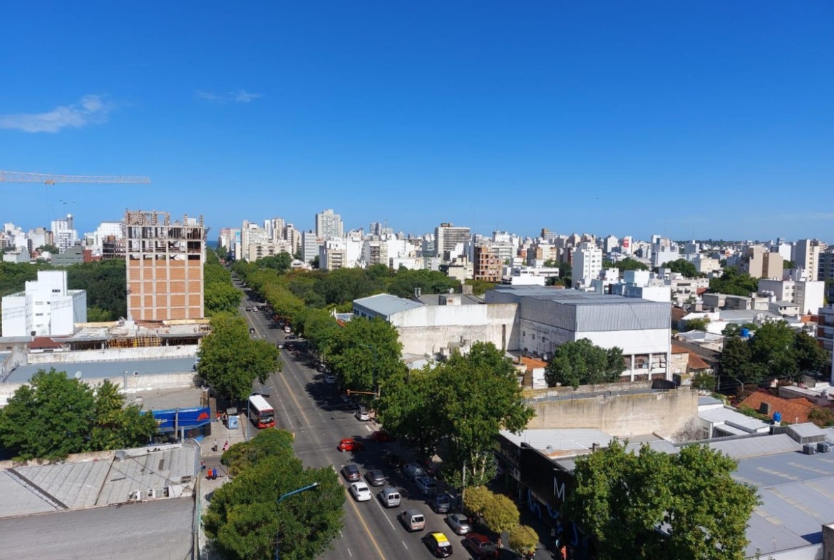 Venta Monoambiente con vista abierta y balcón a la calle