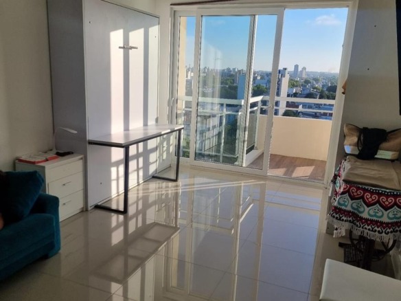 Venta Monoambiente con vista abierta y balcón a la calle