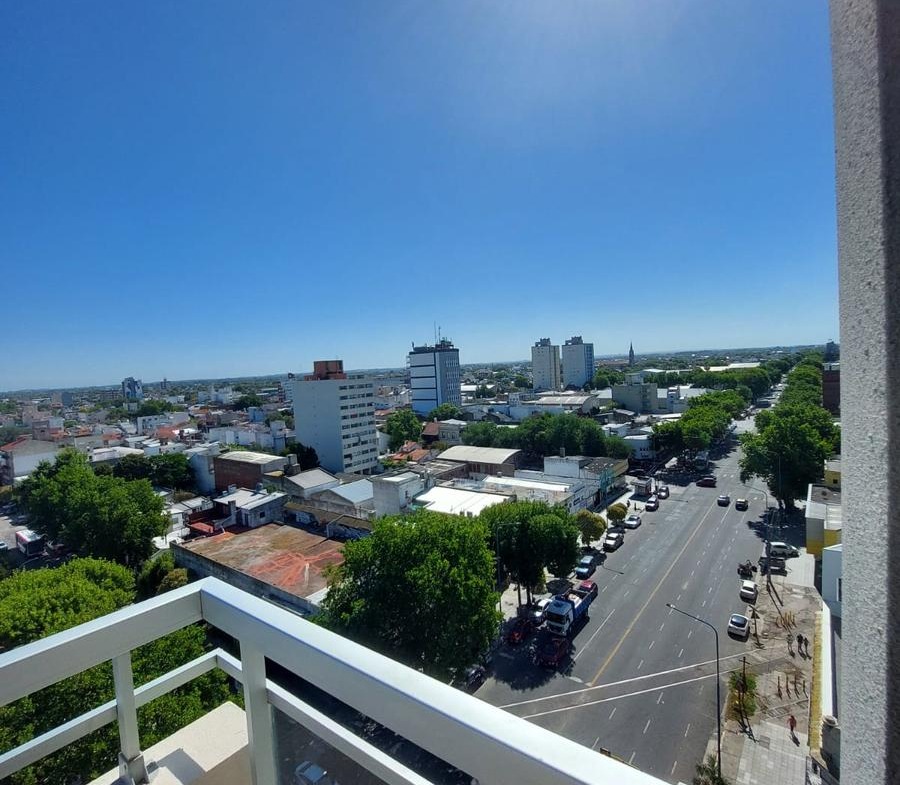 Venta Monoambiente con vista abierta y balcón a la calle