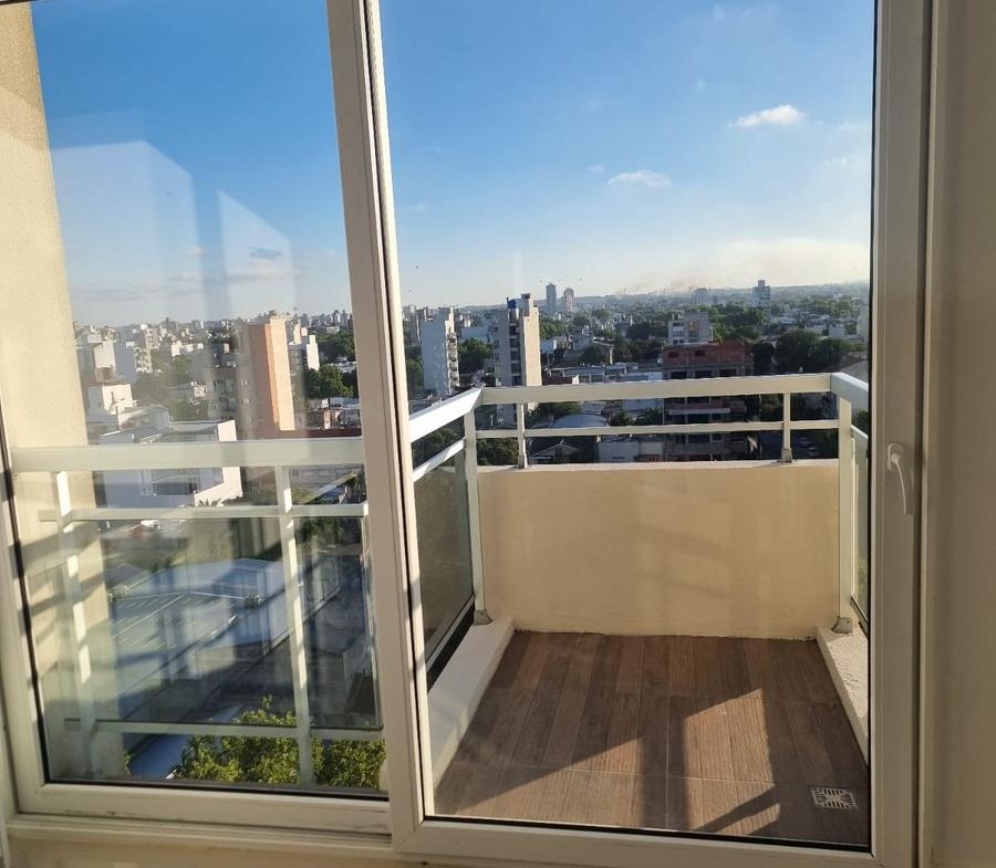 Venta Monoambiente con vista abierta y balcón a la calle
